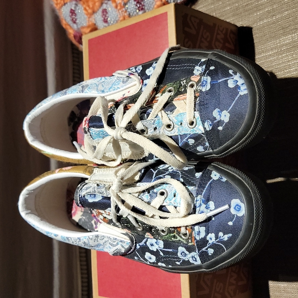 Van's